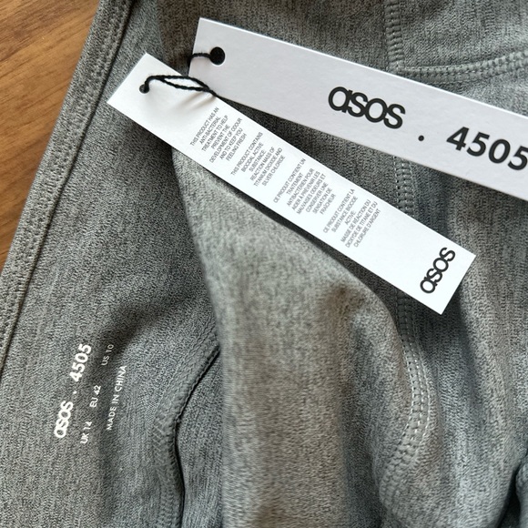 NWT ASOS running leggings in gray with side pockets - Picture 5 of 5